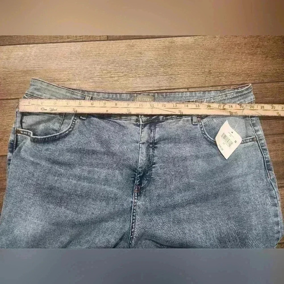 NEW Falls Creek Womens Plus Size 24 Blue Flare Leg Med Wash Stretch Denim Jean - Picture 3 of 5